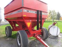 boite à grain Unverfeth 325 minots avec extension sur voiture 4 roues, pneus 22.5 