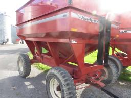 boite à grain Unverfeth sur wagon  Pronovost, 325 minots avec cextension sur voiture 4 roues, pneus 20 pces