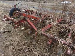 cultivateur IH 12 pds att. 3pts 