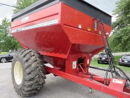grain cart Brent 572 sur pneus 30.5L32 avec camera de recul