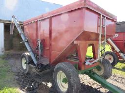 boite à engrais chimique sur voiture 4 roues, pneus 20 pds avec vis 
