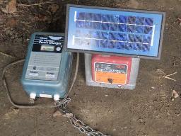 2 électrificateur de clôture, dont un solaire 