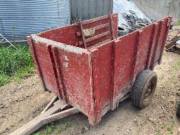 small trailer w/rack 