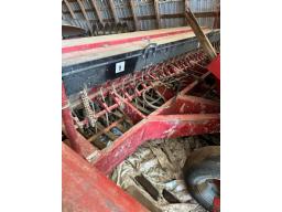 semeuse Case IH 5100, 24 disques double aux 6 pces, roues plombeuses, boite à mil, pneus marqueurs