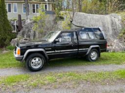  Jeep Commanche ( pick-up ) 2X4, 1988, 2.5 lt/manuel 5 vit, boite de 6 pds, intérieur impeccable, bonne mécanique - beaucoup d'argent investi dans la restauration 