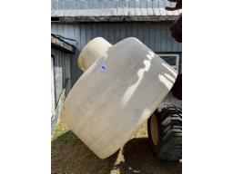 round PVC tank  1000 gals w/valve