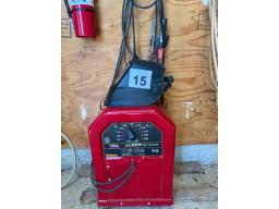Lincoln 225 welder w/cable & mask new model tel 819-668-5543 (item located at the consignee's farm )