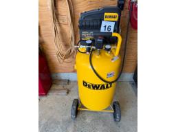 Dewalt portable air compressor 30 gals w/hose tel: 819-668-5543 (item located at the consignee's farm )