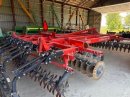 Excelerator disc 8000 15 ft , star bar & roller tel: 819-668-5543 (item located at the consignee's farm )