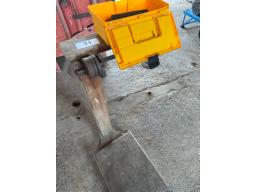  2 scale  ( one for calf) 