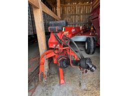 faucheuse-conditionneuse &agrave; disques Kuhn FC4000, pivot central, 13 pds mod&egrave;le &agrave; rouleaux sur 1000 tours; 