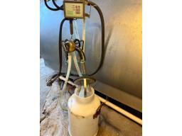 PVC milking pail 40 liters w/Stimopuls unit; 