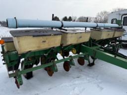 J.Deere 7000 corn planter 8 row, fertilizer auger, corn & soya unit, monitor