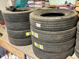 8 pneus Zwarthz 11R22.5 - neufs ( au choix de l'acheteur)