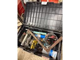 coffre avec outils &eacute;lectriques vari&eacute;s 