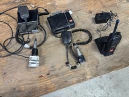 communication system C.B. Jalec & Kenwood ( 2 for tractor & one portable rechargeable)  ( FM exige fr&eacute;quence)