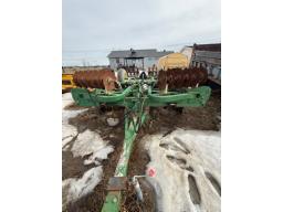J.D. disc harrow 52 disc, serated in front