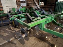 J.Deere chisel plow 13 shank s. mounted