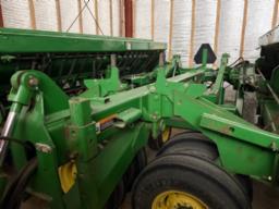 J.Deere NO 455seed drill , 25 ft, folder