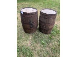2 barils en bois 