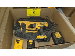 LOT COMPRENANT (1) PERCEUSE "DEWALT" 12 VOLTS, (3)