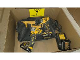 LOT COMPRENANT (1) VISSEUSE ET (1) PERCEUSE "DEWAL