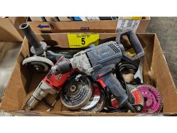 LOT COMPRENANT (1) PERCEUSE "BOSCH" GBM9--16, (1) 