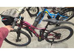 V&Eacute;LO &Eacute;LECTRIQUE AVEC CHARGEUR "GHOS", COMPLET