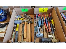 LOT DE (2) BO&Icirc;TES COMPRENANT MASSE DE CAOUTCHOU, R