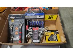 LOT D'OUTILS MANUELS ASS., CL&Eacute;S MIXTES 22 PI&Egrave;CES S