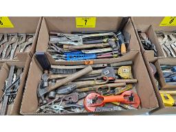 LOT COMPRENANT MASSE 3 LB, MARTEAU, PINCE "VISE GR