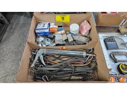 LOT COMPRENANT &Eacute;LASTIQUE "BUNGEE", CRAIE &Agrave; M&Eacute;TAL, 