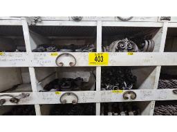 LOT D'APPLIQU&Eacute;S ET ACCESSOIRES DE POTEAU POUR CL&Ocirc;T