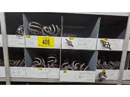 LOT D'ACCESSOIRES DE POTEAU DE CL&Ocirc;TURE EN FER FORG