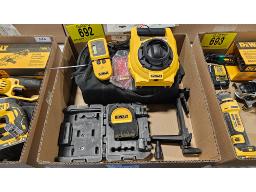 LOT COMPRENANT NIVEAU LASER DEWALT ET ACCESSOIRES