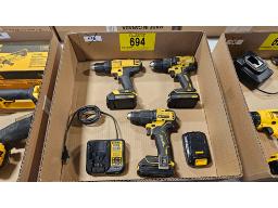 LOT DE (3) PERCEUSES DEWALT AVEC BATTERIES ET CHAR