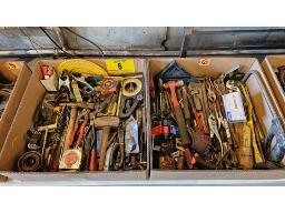 LOT COMPRENANT (2) BO&Icirc;TES D'OUTILS, TOURNEVIS, PIN