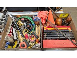 LOT D'OUTILS MANUELS COMPRENANT TRIANGLE DE S&Eacute;CURI