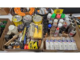 LOT DE PRODUITS DE PEINTURE TELS QUE PULV&Eacute;RISATEUR