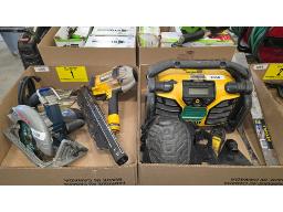 LOT COMPRENANT SCIE RONDE BOSCH &Eacute;LECTRIQUE, CLOUEU