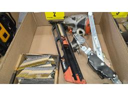 LOT COMPRENANT CLOUEUSE &Agrave; CHARPENTE PNEUMATIQUE PA