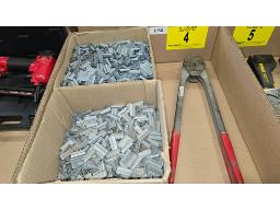 LOT DE PINCES ET CLIPS POUR COURROIE EN M&Eacute;TAL