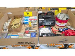 LOT COMPRENANT ENSEMBLE DE BROCHES, AGRAFES, BROCH