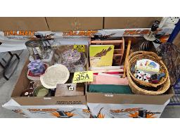 LOT COMPRENANT BIBELOT, ACC. DE CUISINE, PORTE-SER