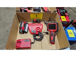 CAM&Eacute;RA &Agrave; BATTERIE MILWAUKEE AVEC CHARGEUR ET LUMI&Egrave;