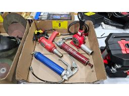 LOT COMPRENANT (2) PISTOLETS &Agrave; GRAISSE ET (2) FUSI