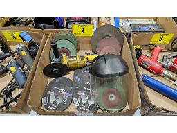 LOT COMPRENANT MEULE RECTIFIEUSE DEWALT AVEC VISI&Egrave;