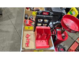 LOT DE (2) SUPPORTS PACKOUT MILWAUKEE