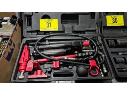 JACK &Agrave; BODY HYDRAULIQUE 4 TONNES, ACC. ET COFFRET