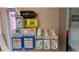 LOT DE &plusmn; (18) SAVONS TORK, DISTRIBUTEUR TORK, LIQU